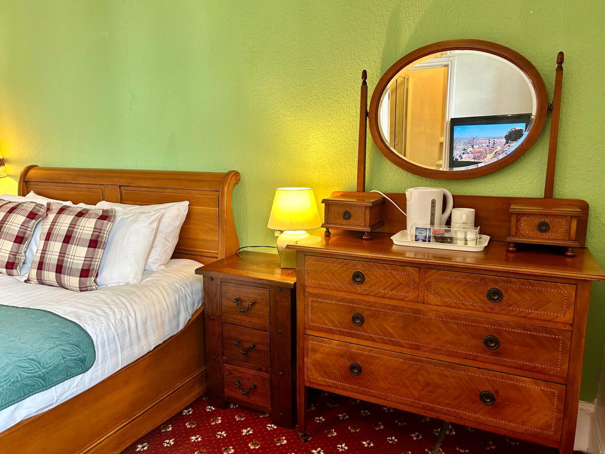 Clarence Quarters Self-Catering Guest House Portsmouth Buitenkant foto