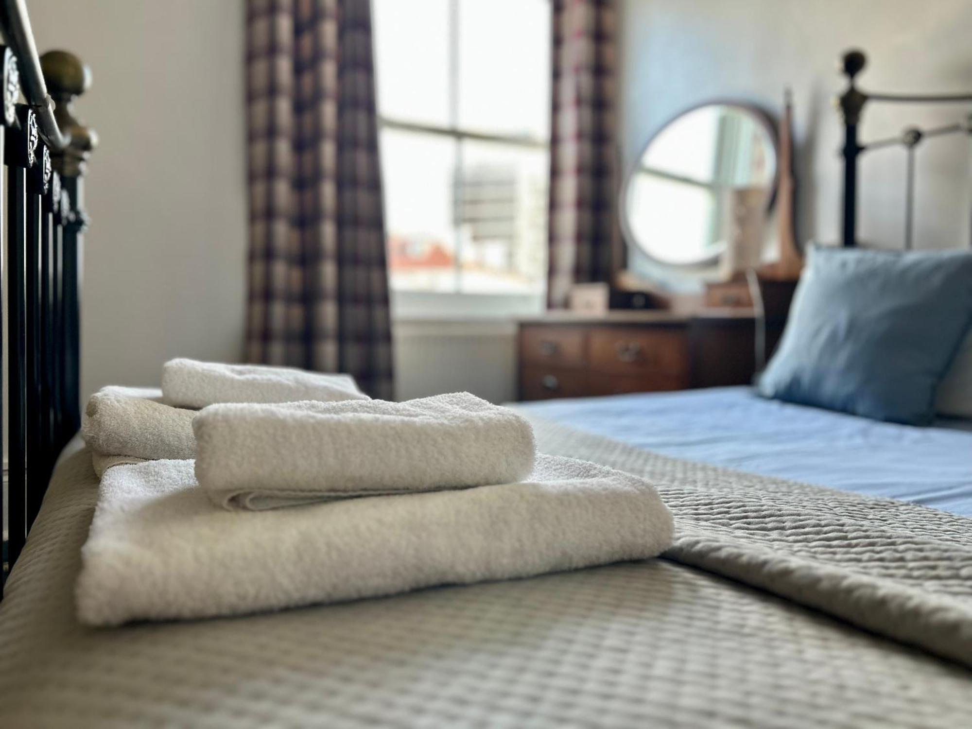 Clarence Quarters Self-Catering Guest House Portsmouth Buitenkant foto