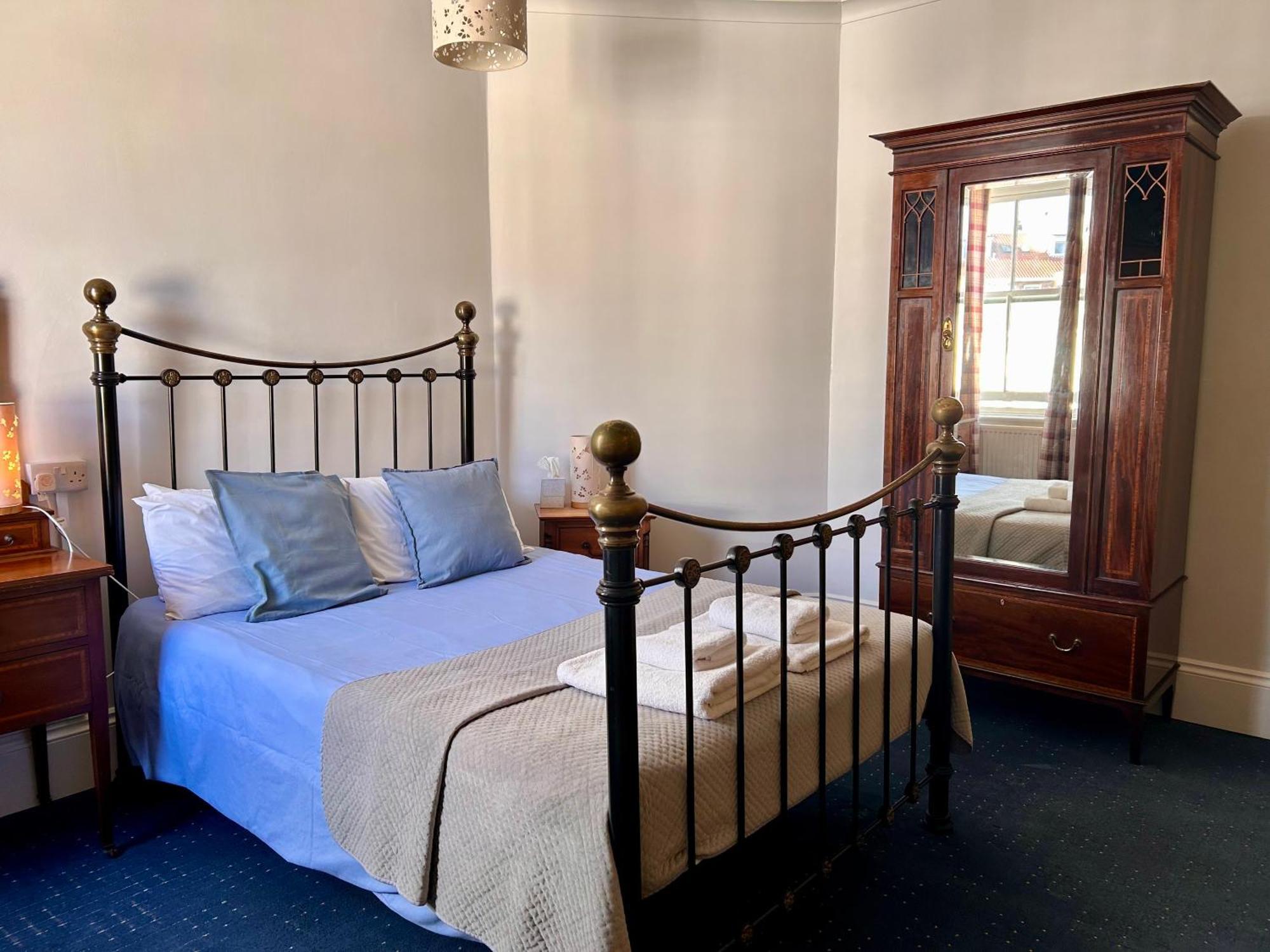 Clarence Quarters Self-Catering Guest House Portsmouth Buitenkant foto